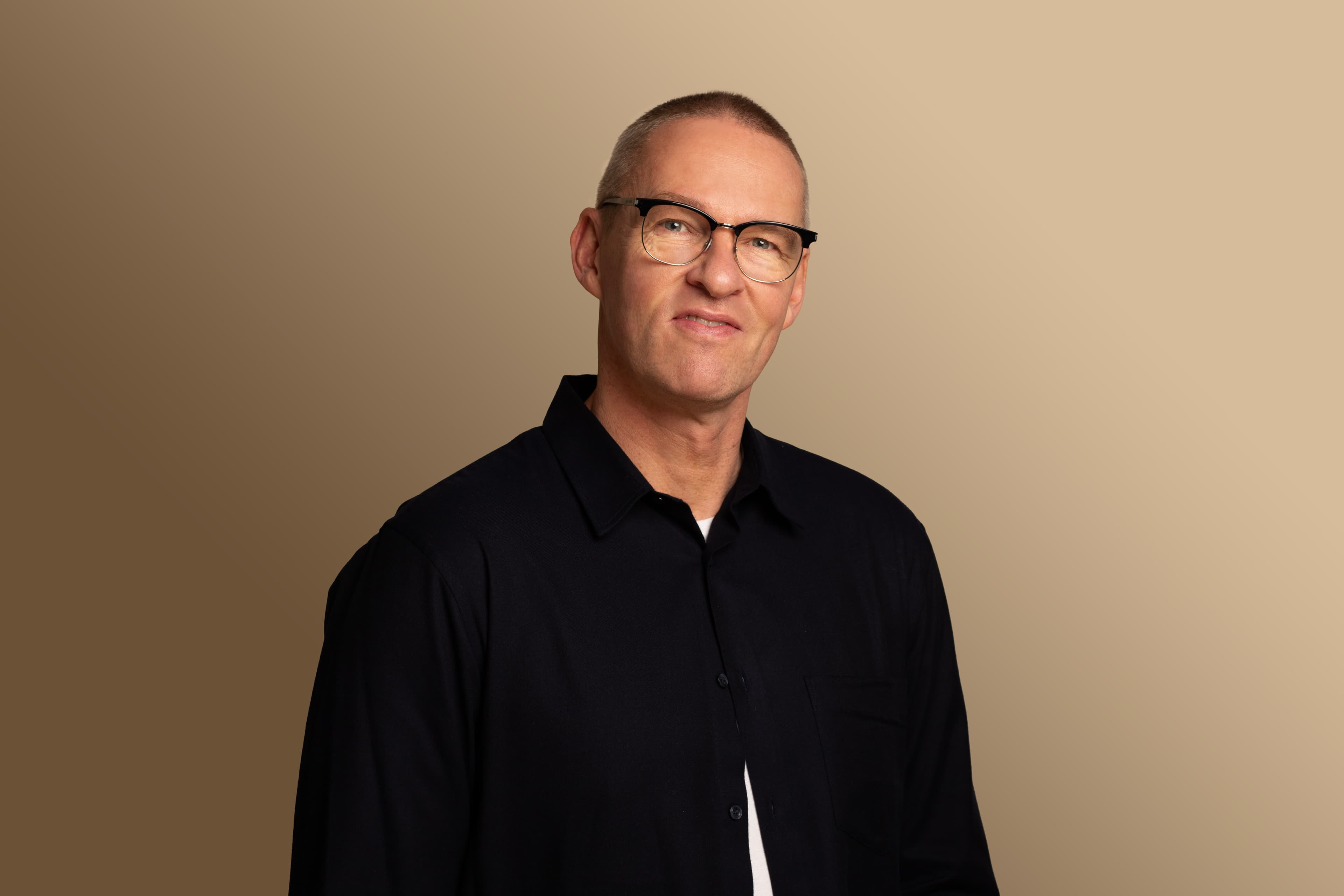 Booking af Jan Elhøj hos Microphone